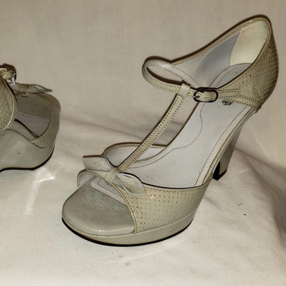 Tod's Womens Patent Leather Gray Shoes Sz 9